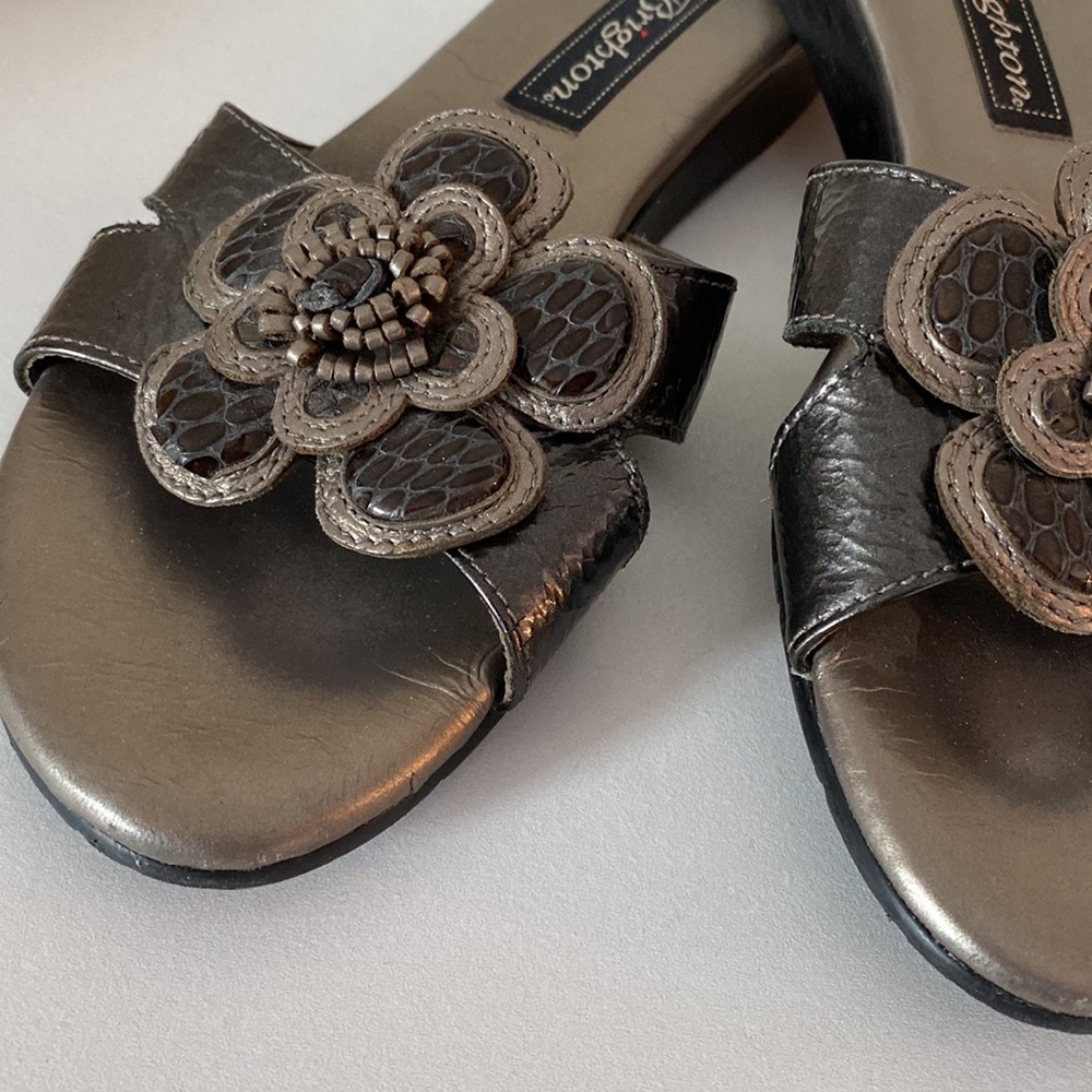 Brighton clover slippers size 6 medium - Picture 6 of 8